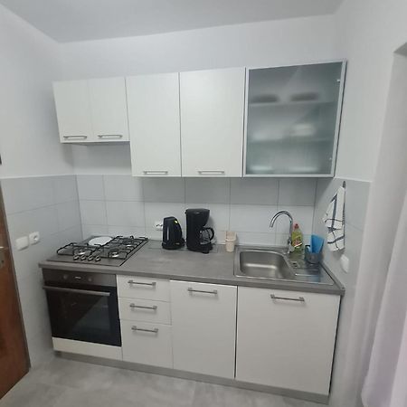 Apartment Anton Pinezići Eksteriør billede