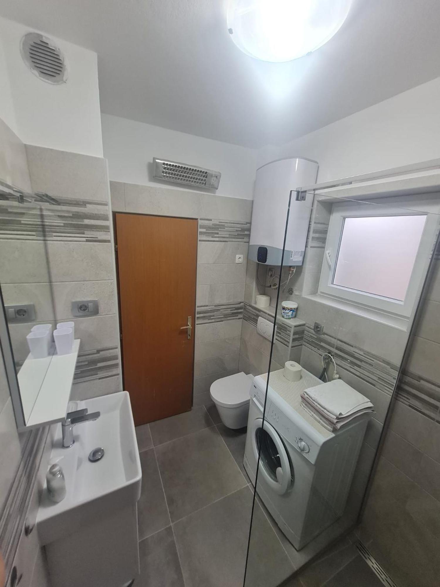Apartment Anton Pinezići Eksteriør billede