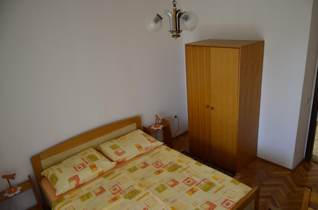 Apartment Anton Pinezići Eksteriør billede
