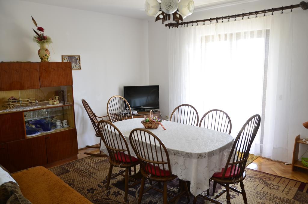 Apartment Anton Pinezići Eksteriør billede