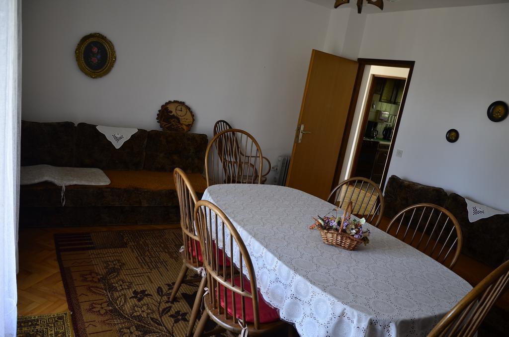Apartment Anton Pinezići Eksteriør billede