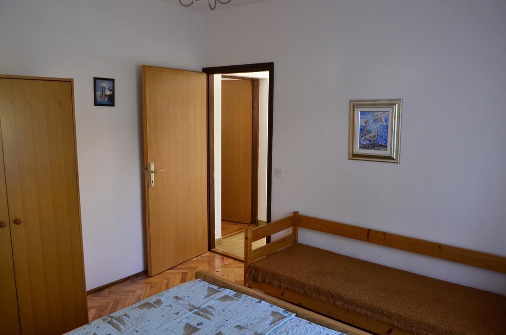 Apartment Anton Pinezići Eksteriør billede