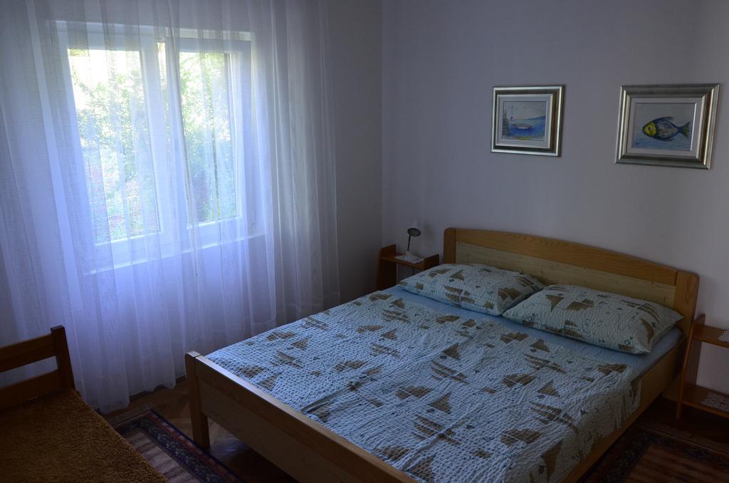 Apartment Anton Pinezići Eksteriør billede
